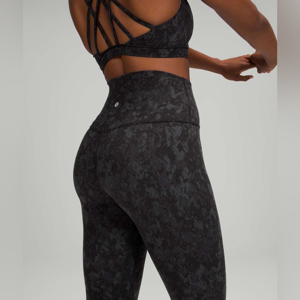 Lululemon Align High-Rise Pant 28"
Hideaway Camo Deep Coal Multi